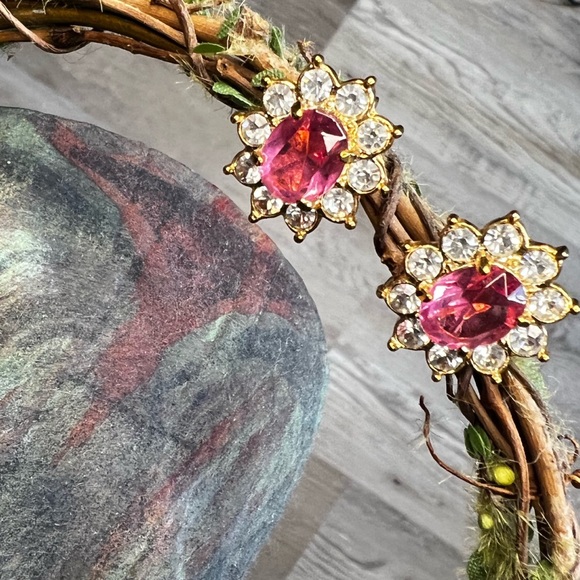 Pink rhinestone ear clips - Picture 3 of 9